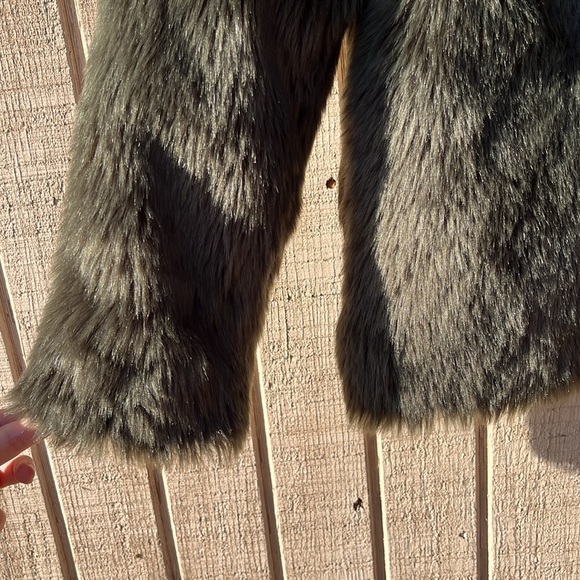 Green faux fur coat - Picture 5 of 8